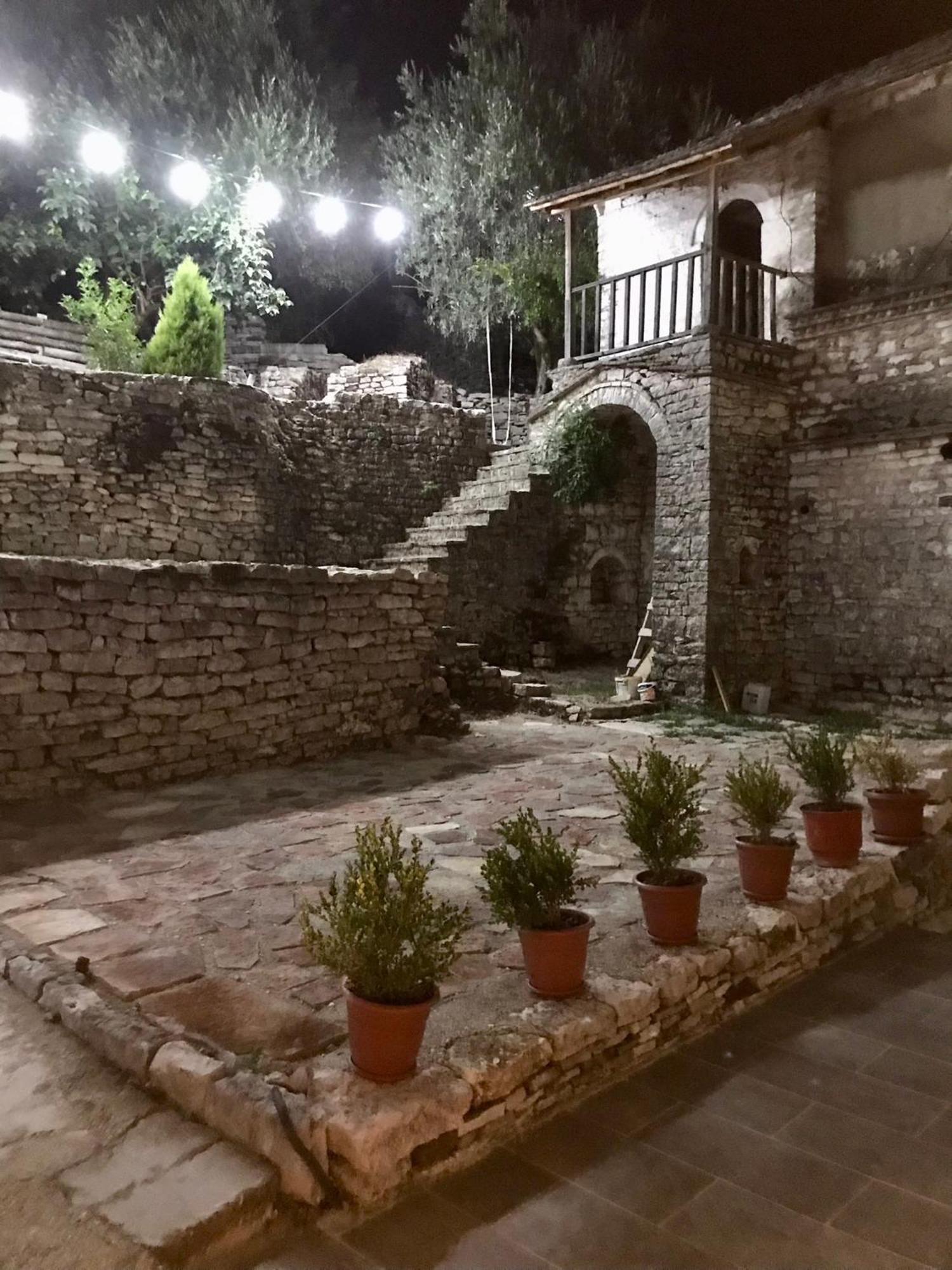 Vila Eri Гірокастра Екстер'єр фото